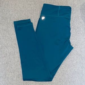 Fabletics high waist 7/8 legging w/back zip pocket